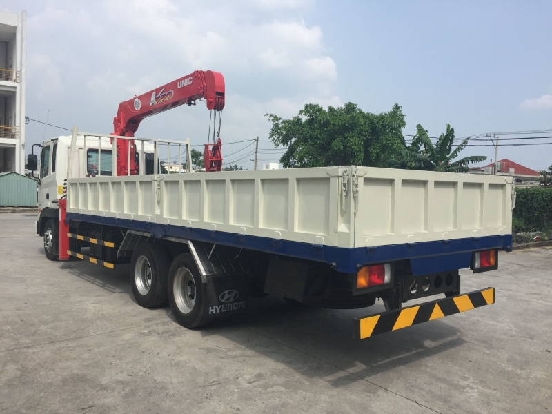 HYUNDAI HD210