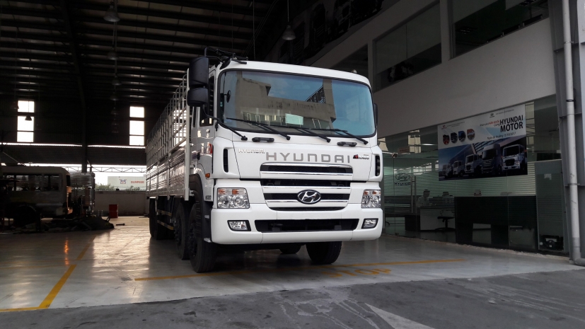 HYUNDAI HD320 THÙNG DÀI 9M7