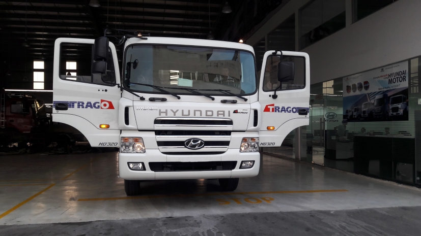 HYUNDAI HD320 THÙNG DÀI 9M7
