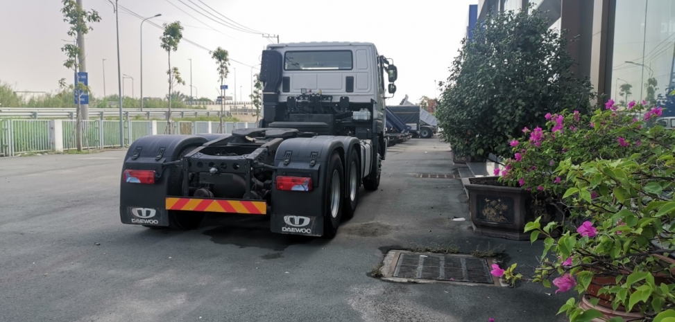 ĐẦU KÉO DAEWOO ĐỘNG CƠ  440PS